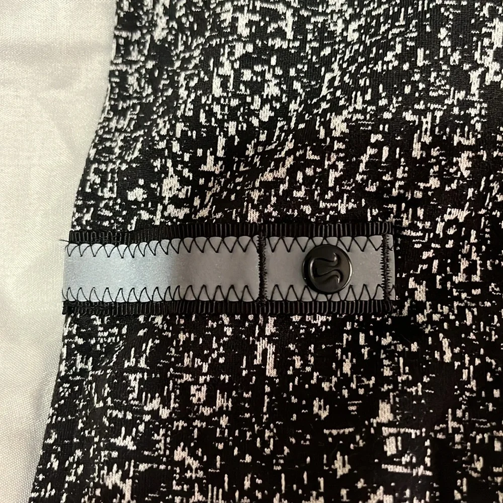Lululemon Vinyasa Scarf - Picture 2 of 5